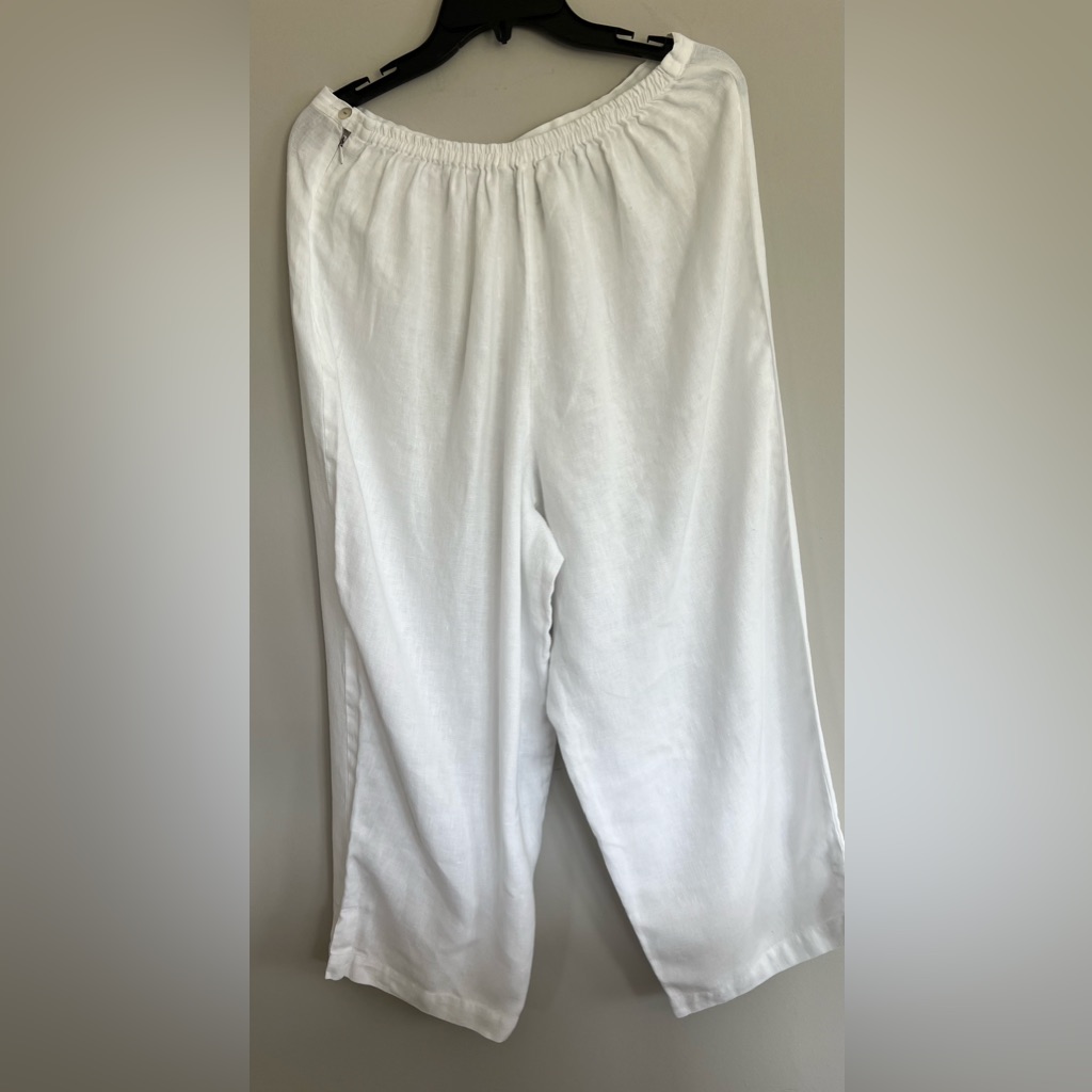 Uniform John Paul Richard Women’s Cropped Pants Capri White Large